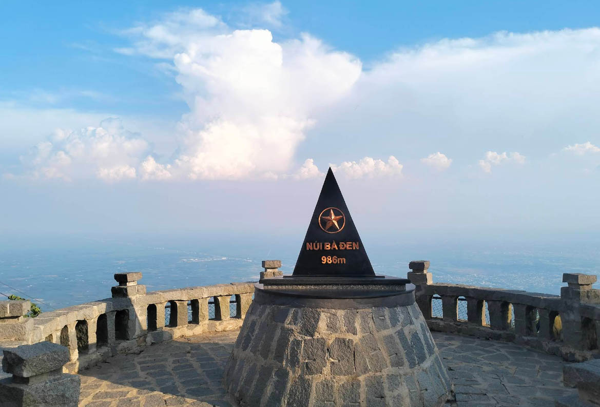 Giá Vé Núi Bà Đen Năm 2026 Gồm Có Những Gì?